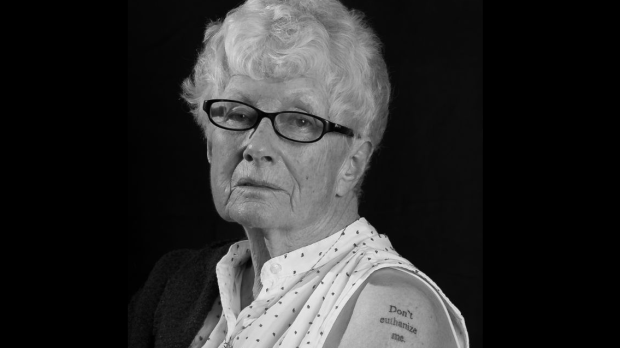 mujer-anciana-tatuaje