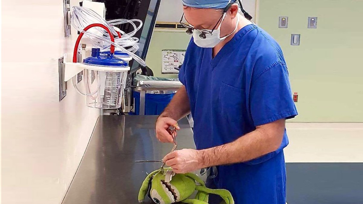 web-doctor-toy-surgeon-facebook-childrens-hospital-of-wisconsin