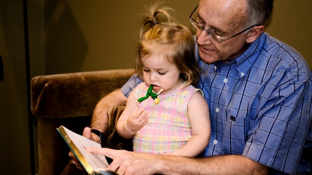 web-grandpa-reading-book-child-clappstar-cc