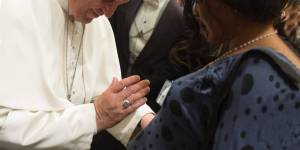 El Papa Francisco y las madres solteras: Ellas respetan vida y Dios las premia