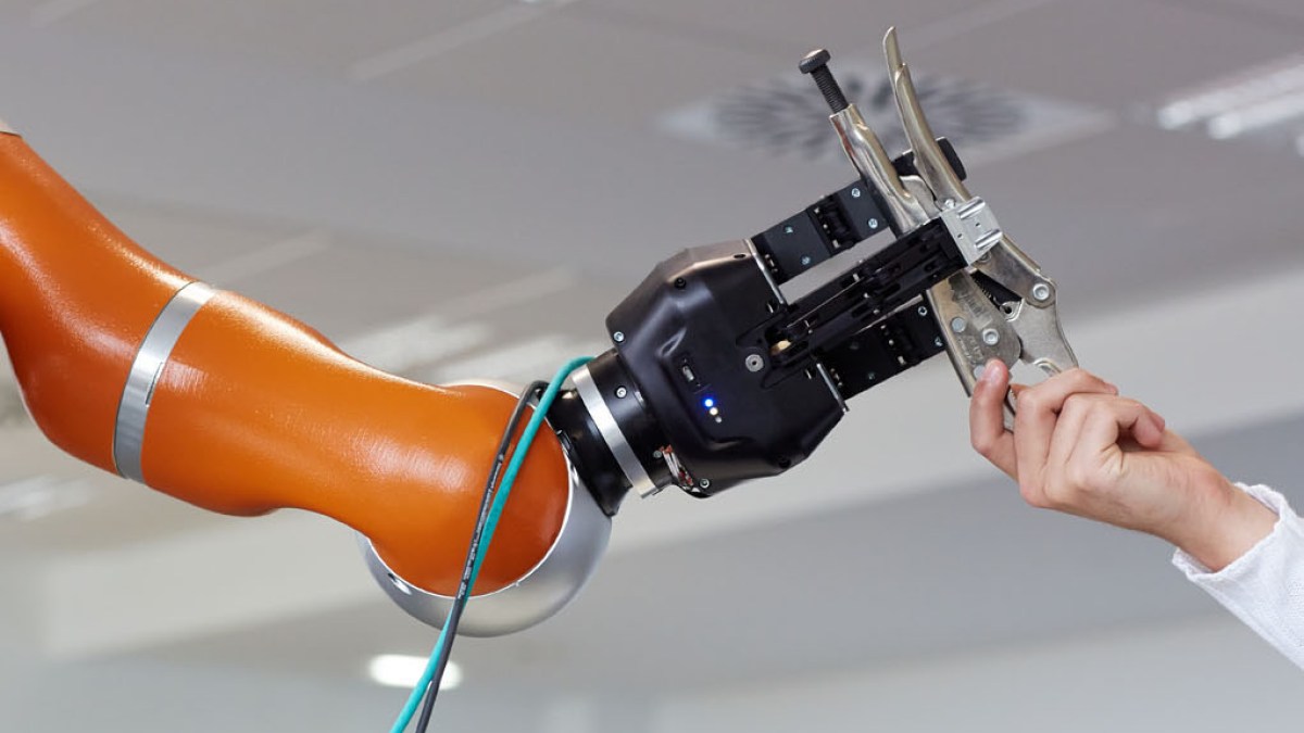 web-robot-human-arm-tecnalia-cc