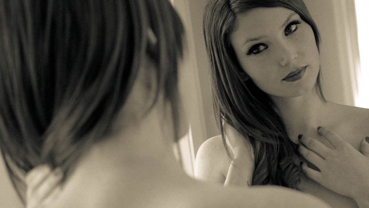 web-sexuality-woman-nude-nudity-mirror-portrait-alessandro-saponi-cc