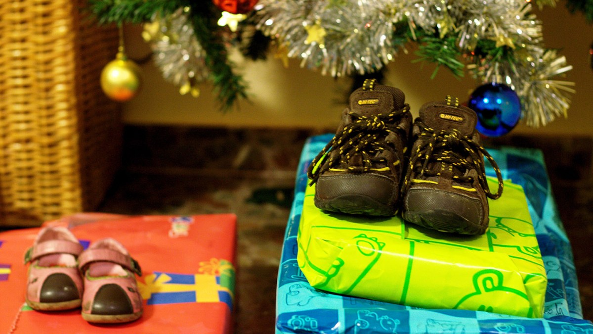 web-shoes-the-three-wise-men-gifts-christmas-malglam-cc