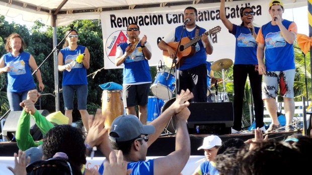 fotos-referencia-de-actividades-de-los-jovenes-de-la-rcc-en-las-playas-guardiancatolic-3-1