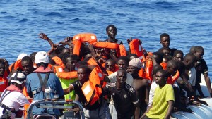 web-europe-refugees-boat-immigrants-african-brainbitch-cc