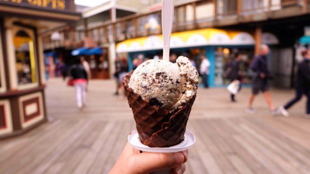 web-ice-cream-boardwalk-hand-ztatangkwa-shutterstock_434405629