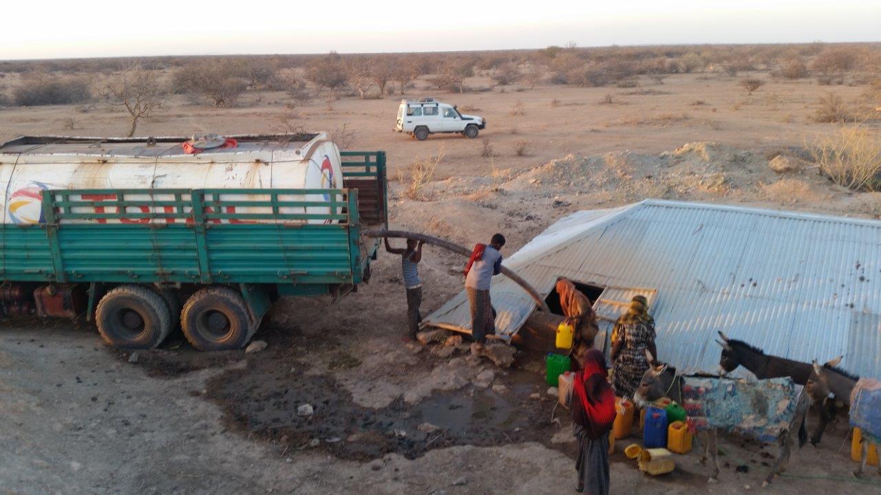 Camión con agua en Etiopía