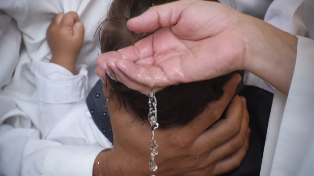 WEB-BAPTISM-WATER-CHILD-DSC_1037-© Marko Vombergar