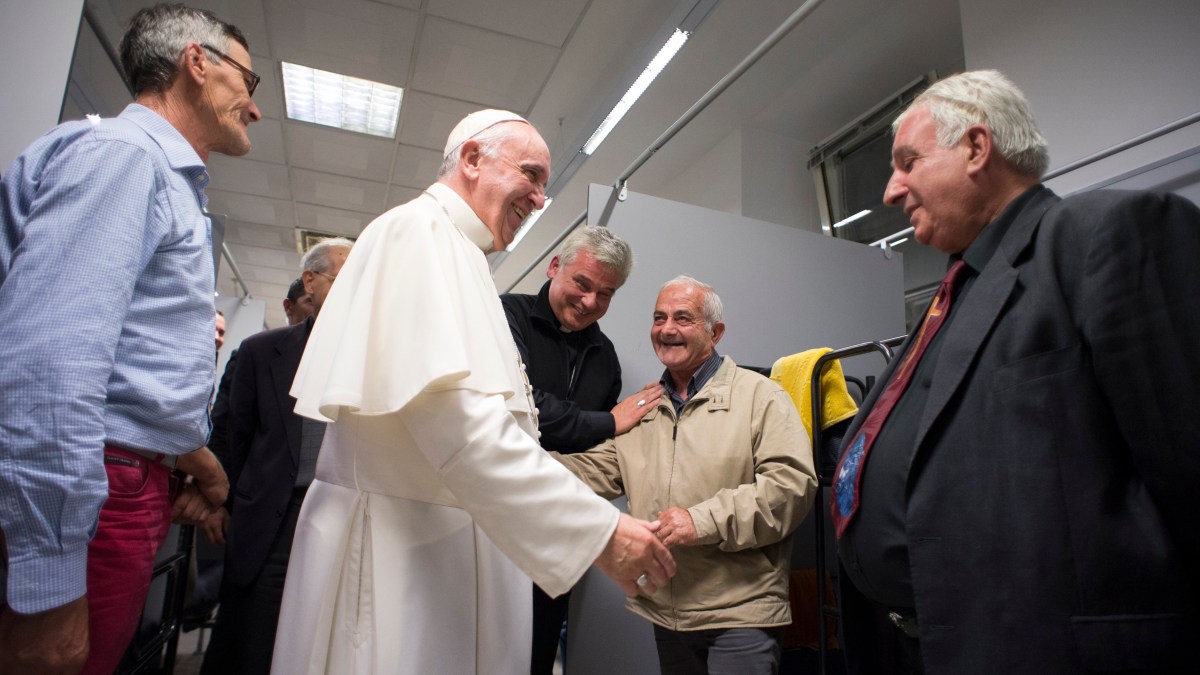 ITALY-VATICAN-CHARITY-HOMELESS