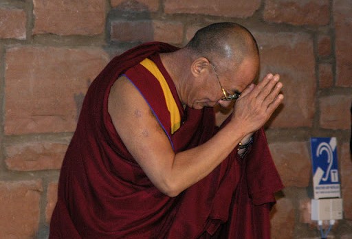 Dalai Lama meditando &#8211; fr