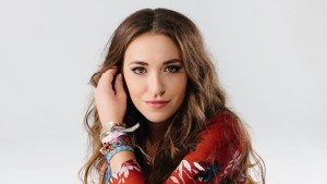 lauren daigle featured