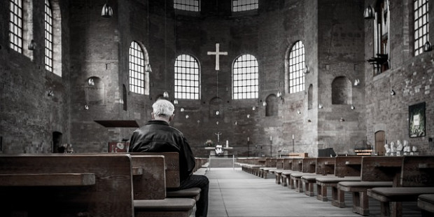 old-man-praying-in-church-pixabay