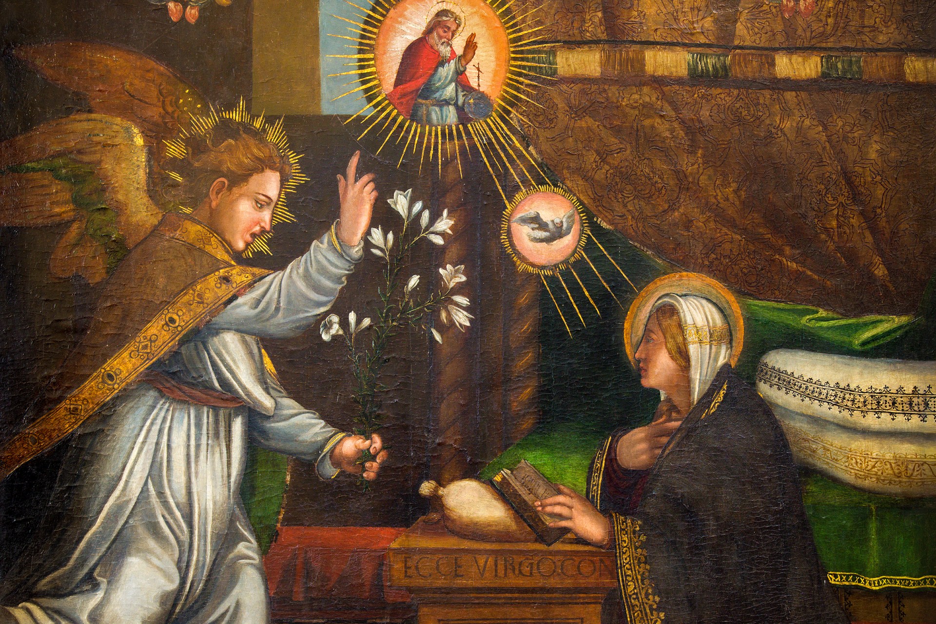 WEB-ANGEL-GABRIEL-MARY-ANNUCIATION-Shutterstock-Renata-Sedmakova
