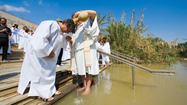 WEB BAPTISM RELIGION WOMAN JORDAN © Robert Hoetink &#8211; Shutterstock