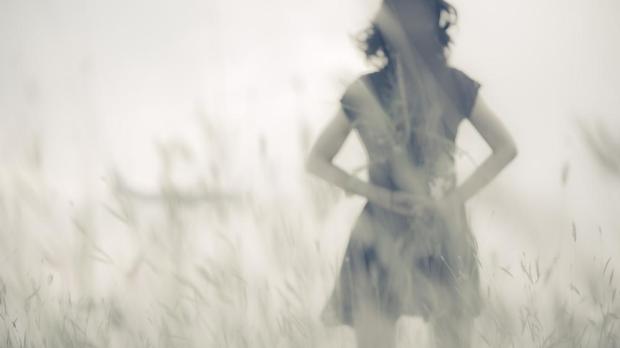 web-blurred-woman-kokliang-shutterstock