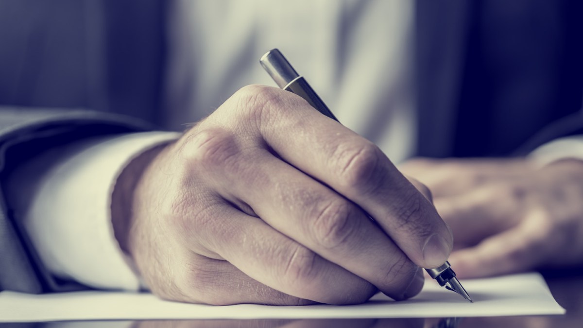 WEB HAND WRITE PEN LETTER © Gajus – Shutterstock