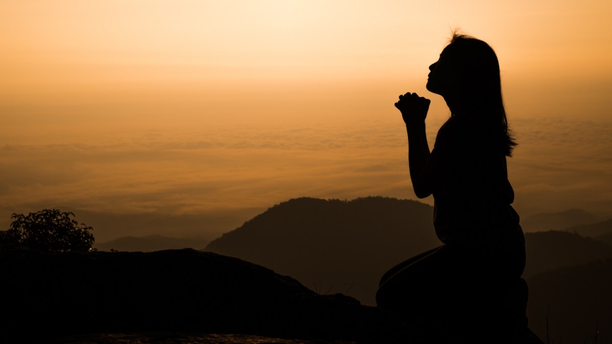 WEB MEDITATIONS PRAY CLOUDS LIGHT © Byjeng – Shutterstock