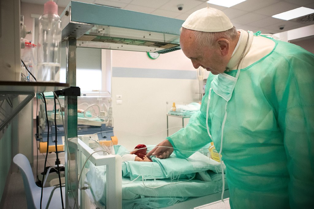 ITALY-POPE-HOSPITAL-VISIT