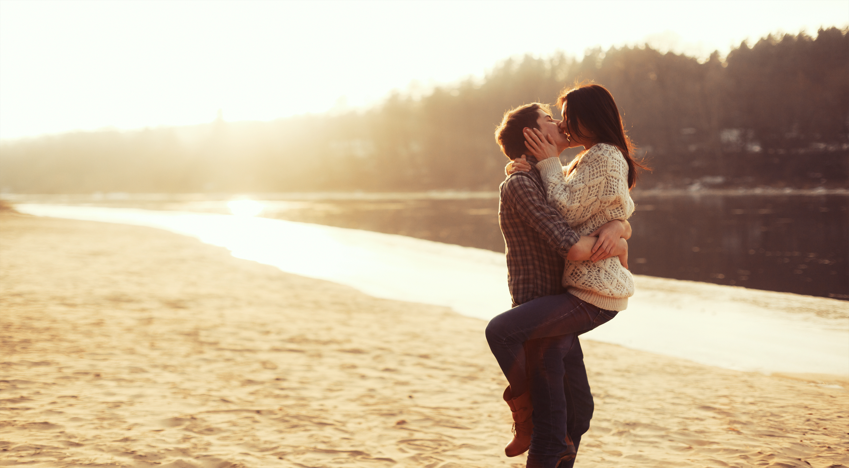 WEB RENDEZ VOUS ALETEIA SEXUALITE COUPLE PLAGE Solominviktor:Shutterstock