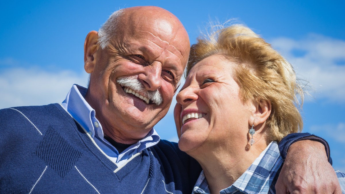WEB-SENIOR-COUPLE-WEDDING-BAND–oneinchpunch-Shutterstock_188597003