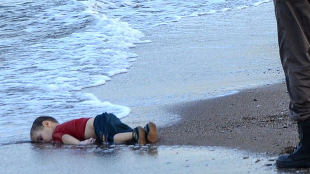 WEB3-drowned-child-refugee-migration-000_par8261499-nilufer-demir-dogan-news-agency-afp