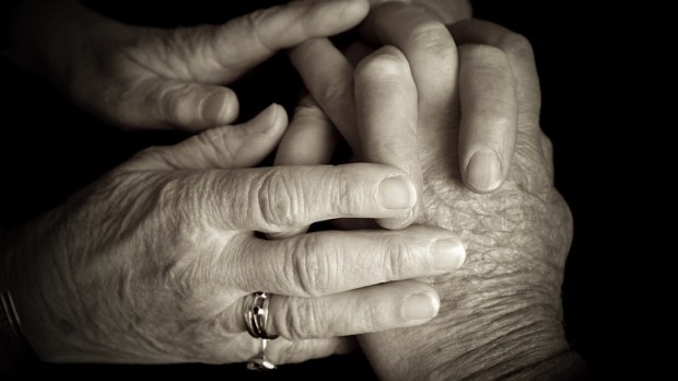 WEB3-HANDS-OLD-COUPLE-ASSIST-shutterstock_3318512- Killroy Productions-AI