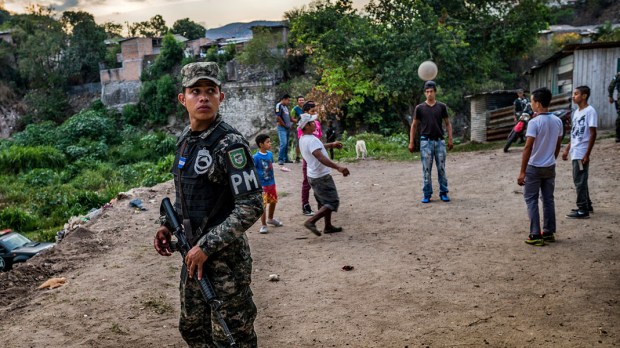 WEB3-HONDURAS-STREET-PROTECTION-GANGS-CHILDREN-©EU-ECHO-A. Aragón 2016-CC