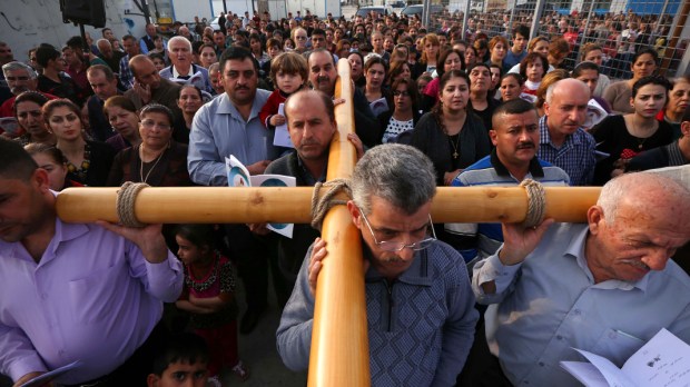 WEB3-IRAQ-REFUGEES-CROSS-PRAYER-000_8H015-Safin-Hamed-AFP