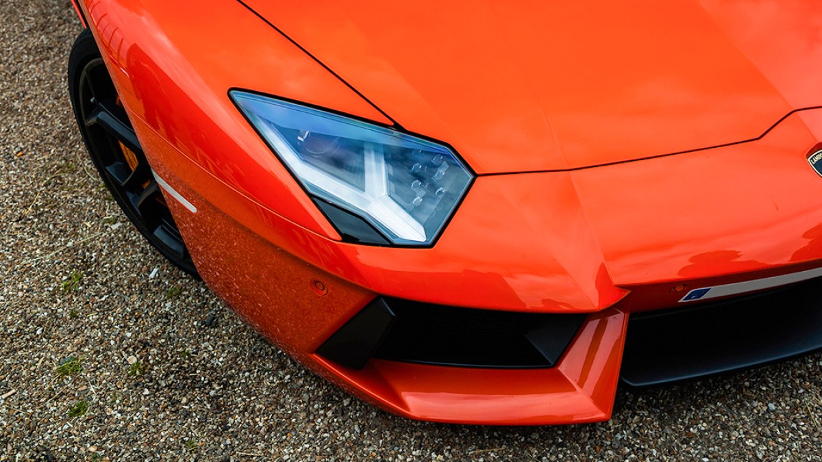 WEB3-LAMBORGINI-AVENTADOR-CAR-AUTOMOBILE-HEADLIGHT-WEALTH-RICH-PROSPERITY-Julien-Huet-CC