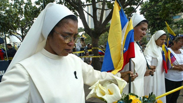WEB3-NUNS-SISTERS-PRAYING-VENEZULA-000_APW2002120785359-Luis-Acosta-AFP