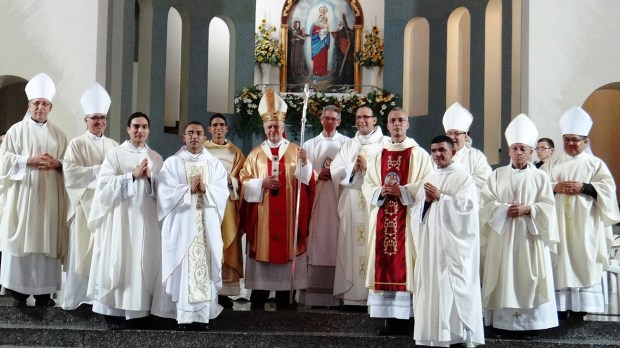 PRENSA &#8211; El Cardenal JORGE UROSA SAVINO y sacerdotes de Caracas durante una ceremonia religiosa &#8211; FOTO @GuardianCatolic