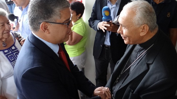 PRENSA &#8211; Monseñor Diego Padrón Sánchez recibe al ministro Elías Jaua en la sede de la Conferencia Episcopal Venezolana &#8211; Fotos @GuardianCatolic