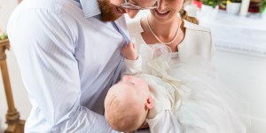 Bautismo: Por qué no debes llevar al bebé vestido de blanco desde casa