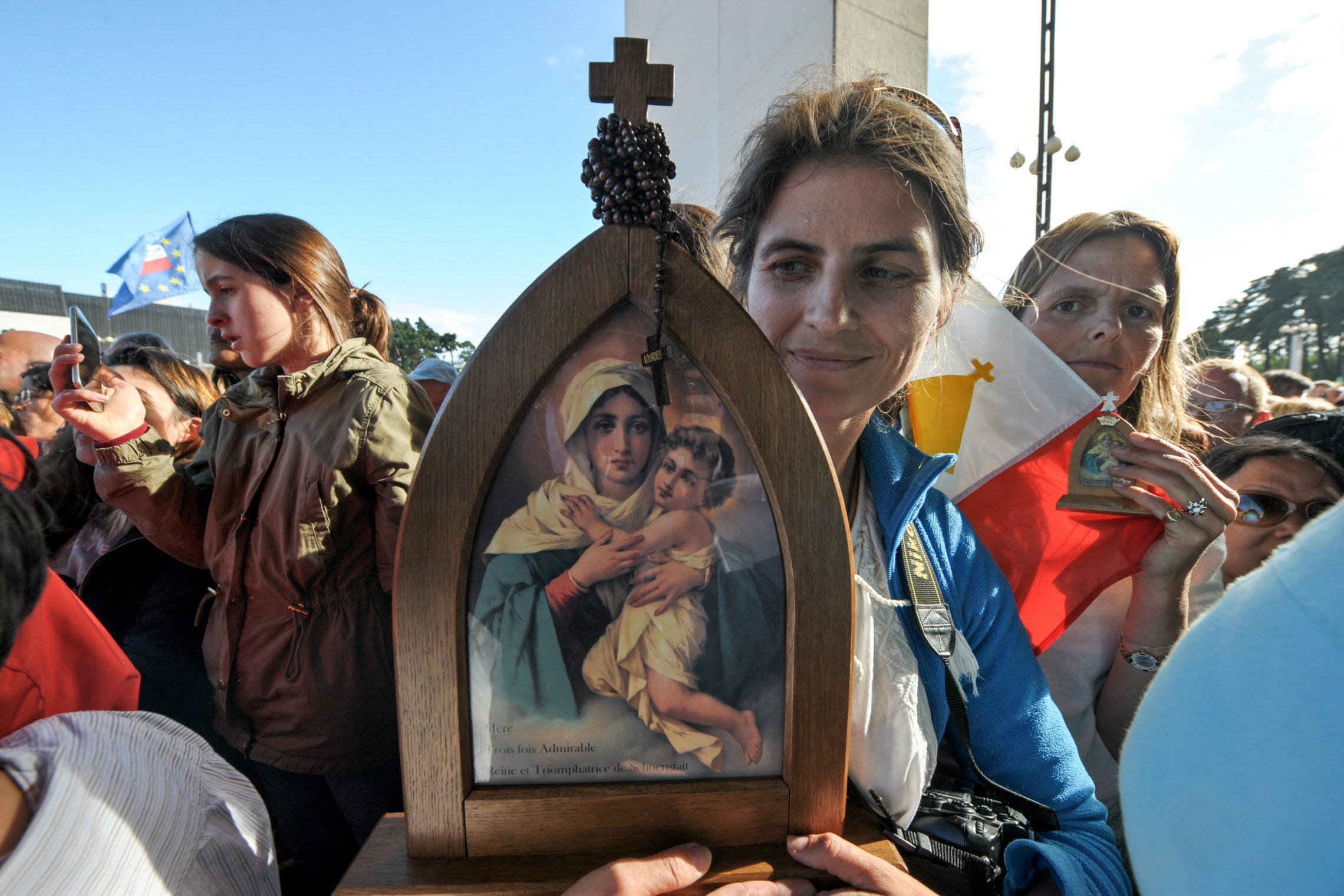 12 mai 2017 : Pélerins à Fatima attendant le pape