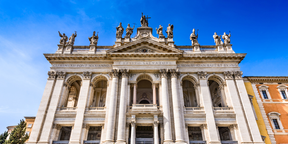 web rome saint john lateran basilica ©Emi Cristea I Shutterstock