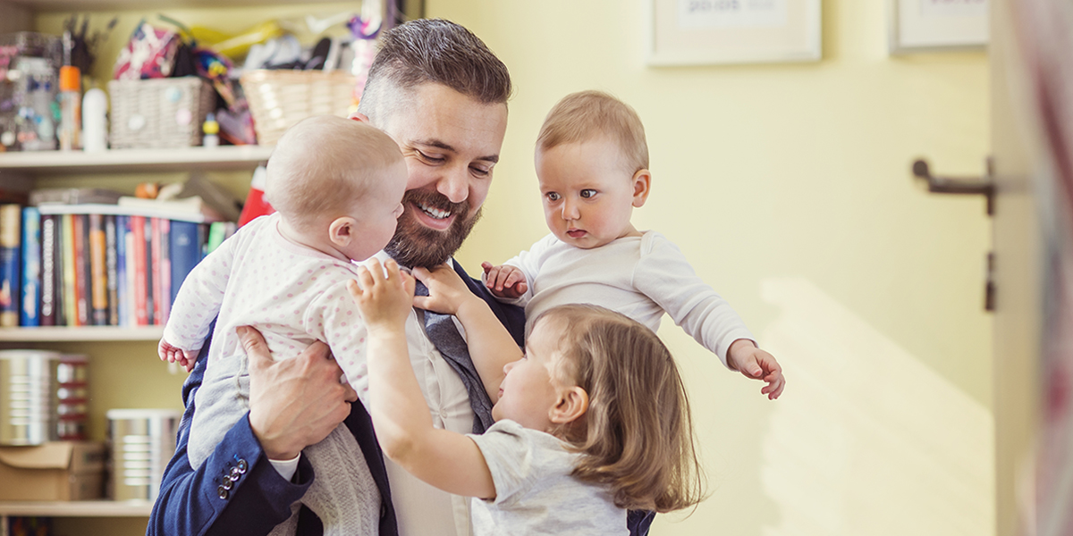 WEB3-DAD-FATHER-MAN-CHILDREN-BABY-WORK-COMING-HOME-LOVE-Shutterstock