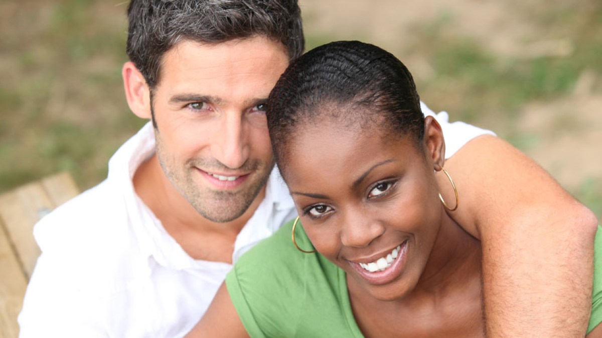 WEB3-MIXED-MULTIRACIAL-INTERRACIAL-COUPLE-shutterstock_89177605-Phovoir-AI