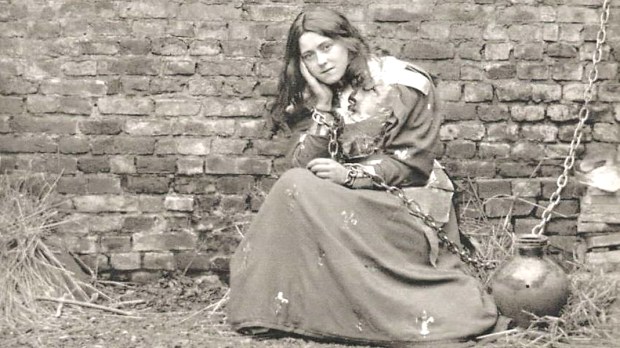 WEB3 ST THERESE OF LISIEUX TAKEN BY HER SISTER CELINE DRESSED AS JOAN OF ARC Archives du Carmel de Lisieux