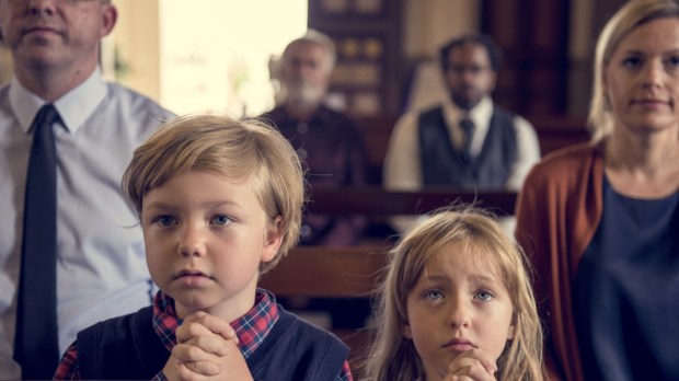 5 astuces géniales pour bien vivre la messe avec des petits