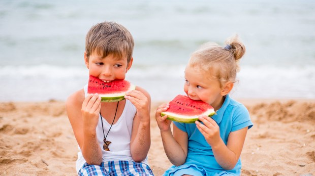 WEB3 CHILDREN SIBLINGS BEACH WATERMELON HEALTHY SNACKS KIDS SUMMER Shutterstock