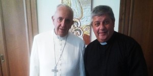 Bergoglio le salvó de la persecución en Argentina, hoy es Obispo