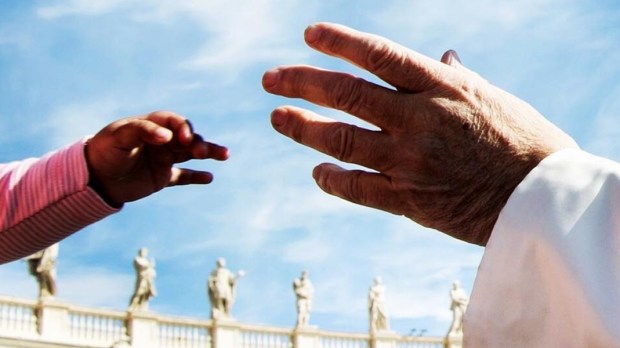 web3-pope-francis-hands-photo-instagram-east-news