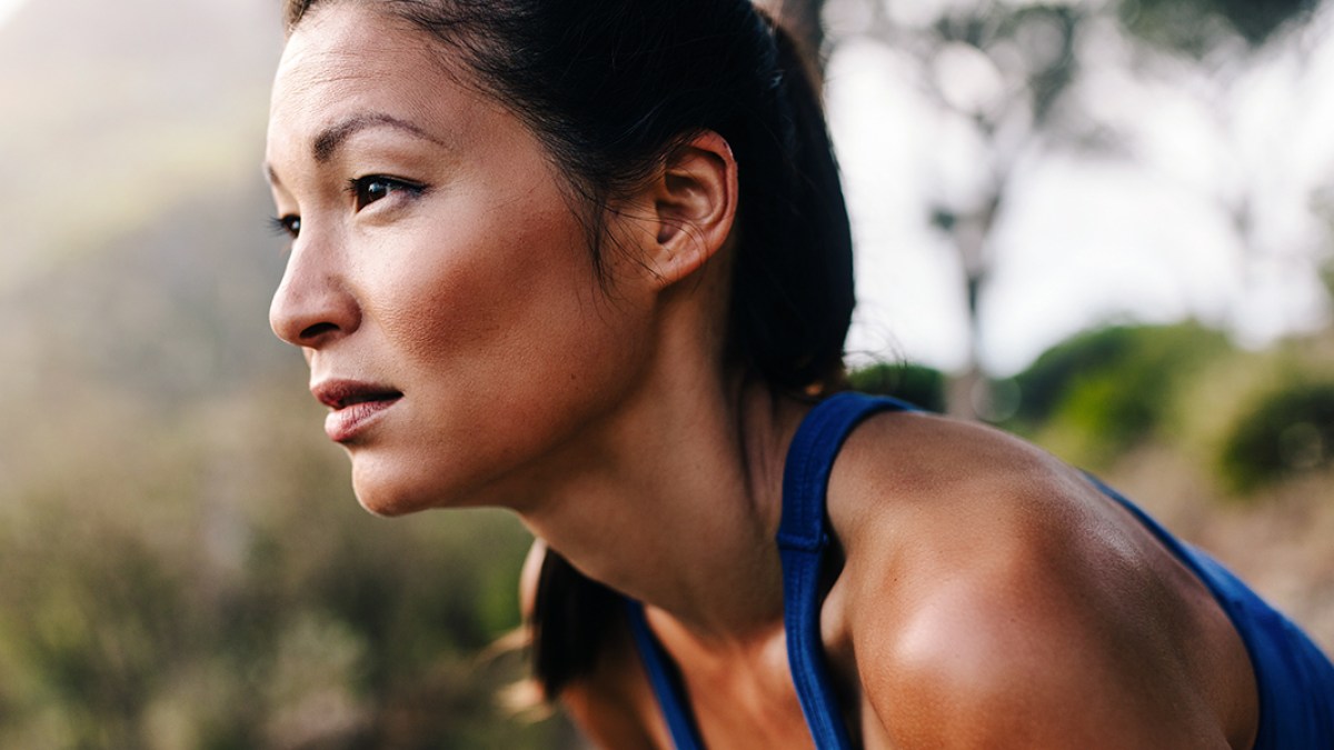 WEB3-WOMAN-EXERCISE-RUNNING-FOCUS-MOTIVATION-Shutterstock