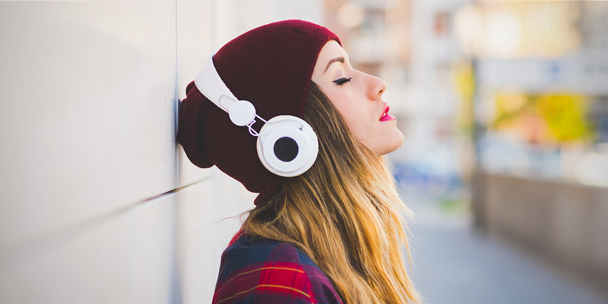 WEB3-YOUNG-WOMAN-LISTENING-MUSIC-HEADPHONES-Shutterstock