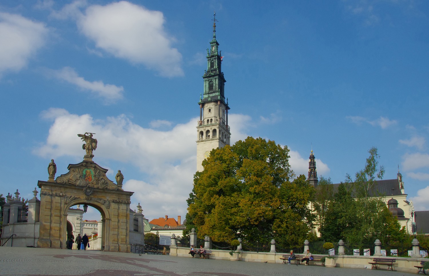 Dlaczego Jasna Góra Jest Najważniejszym Miejscem Dla Polaków por-que-el-santuario-de-jasna-gora-es-el-destino-de-peregrinacion-mas