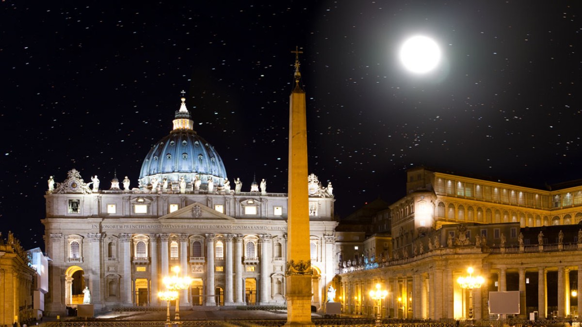WEB3 VATICAN FULL MOON STARS NIGHT CATHOLIC ST PETERS Shutterstock