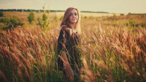 Girl_field_dusk_Wilburs_apology_shutterstock_389764813_cropped