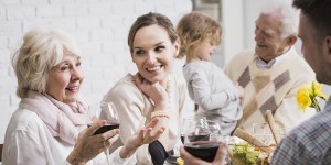 Cuando nos casamos, ¿la familia de mi cónyuge va incluida en el paquete?