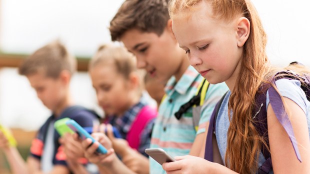 Children using Smartphones