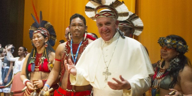 Papa e indígenas